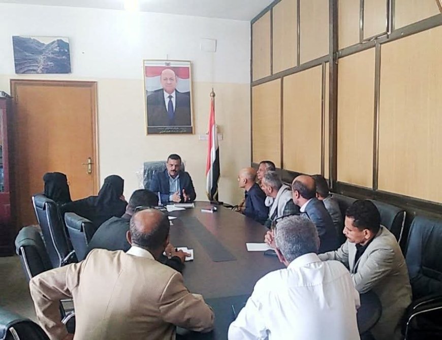 الوكيل جامل يشدد على تخفيض الرسوم الدراسية في المدارس الأهلية والخاصة بتعز