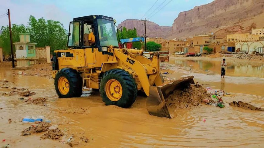 الأمين العام للمجلس المحلي بتريم يتفقد تأثيرات المنخفض الجوي
