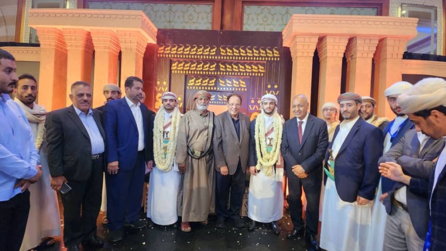 الرئيس علي ناصر محمد يشارك في حفل زفاف الشابين زيد بن كهلان أبو شوارب ومجاهد بن يحيى أبو شوارب