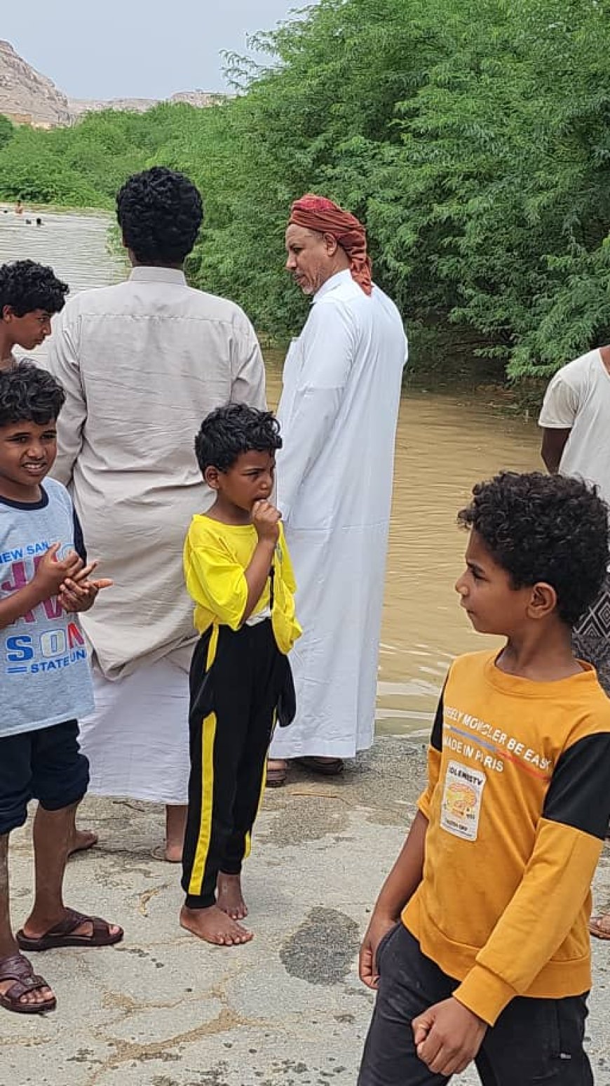 مدير عام مديرية السوم يتفقد الأضرار التب خلفتها الأمطار والسيول
