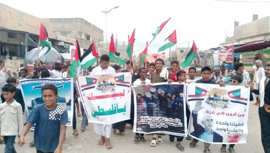 مسيرة حاشدة في محافظة أبين مديرية خنفر تضامنًا مع الشعب الفلسطيني تنديدا بالابادة الجماعية ..