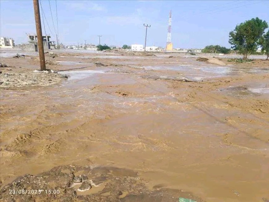 لأول مرة منذ مايقارب ستين عاماً.. سيول وادي الحسيني تصل إلى شاطئ الحسوة في عدن