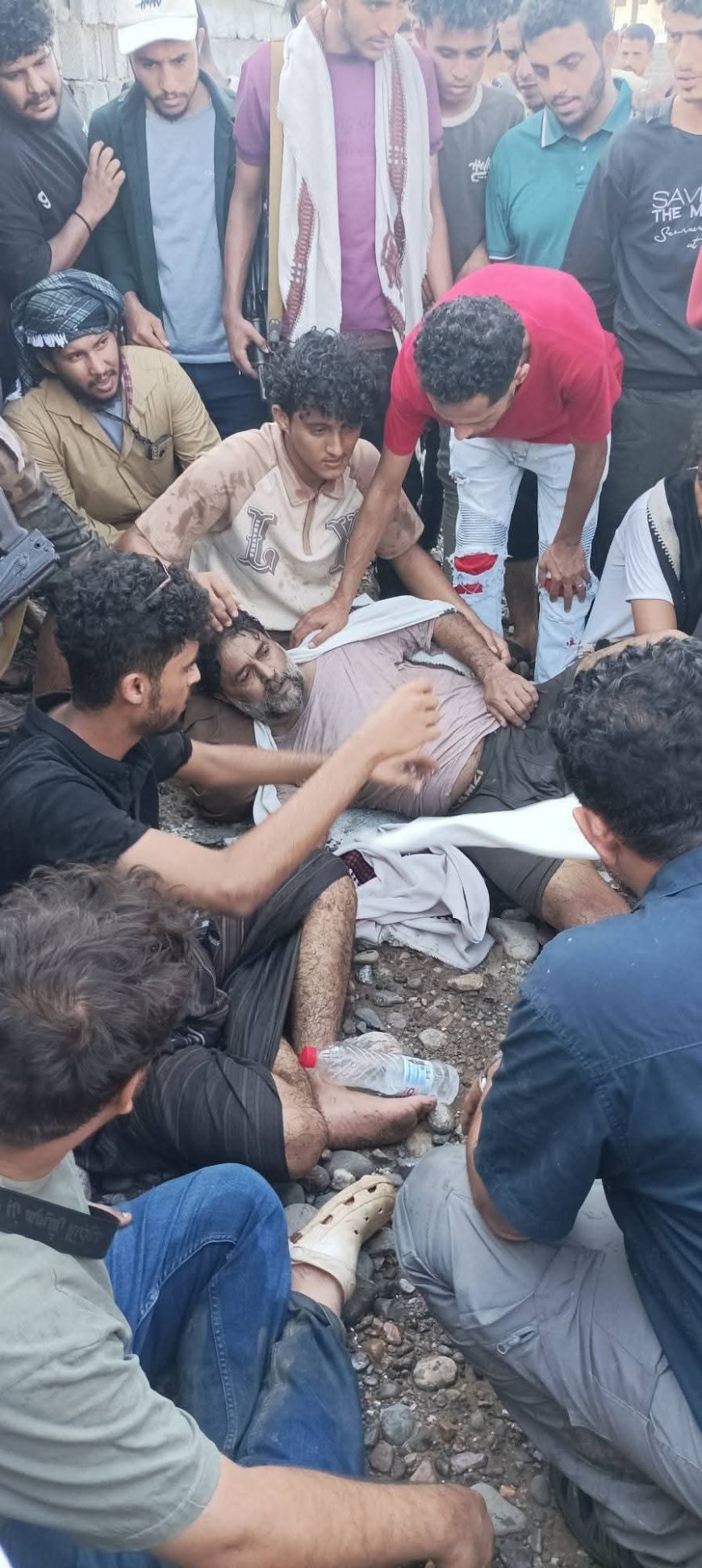 الدكتور الجبواني يطمئن على صحة القائد أبو همام بعد إنقاذه مسن من الفيضانات بالعاصمة عدن