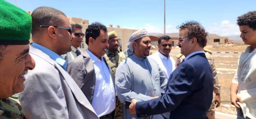 برئاسة الدكتور الخضر محمد السعيدي.. محافظ سقطرى يستقبل فريق التوجيه والرقابة الرئاسي في زيارة رسمية لتعزيز العمل المؤسسي