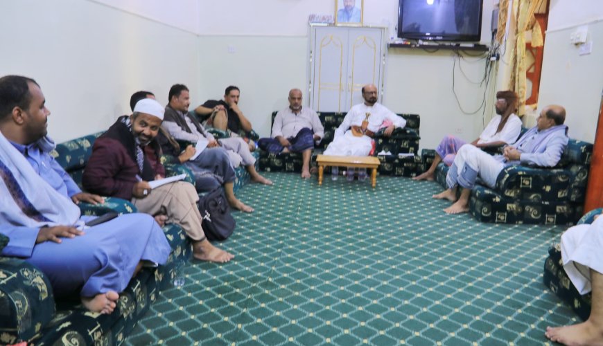مدير عام شبام يناقش مع اللجنة الفرعية آلية حصر أضرار السيول وتدابير الطوارئ بالمديرية