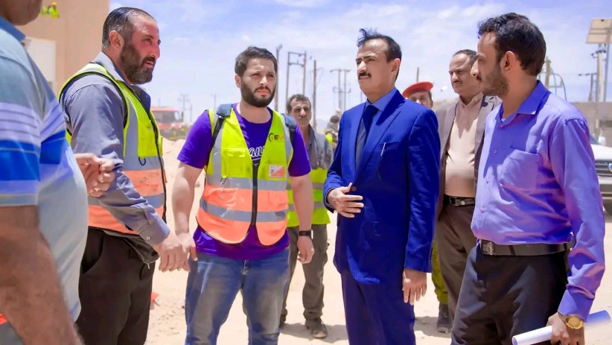 المحافظ بن الوزير يشيد بنجاح التشغيل التجريبي لمشروع الطاقة الشمسية في شبوة