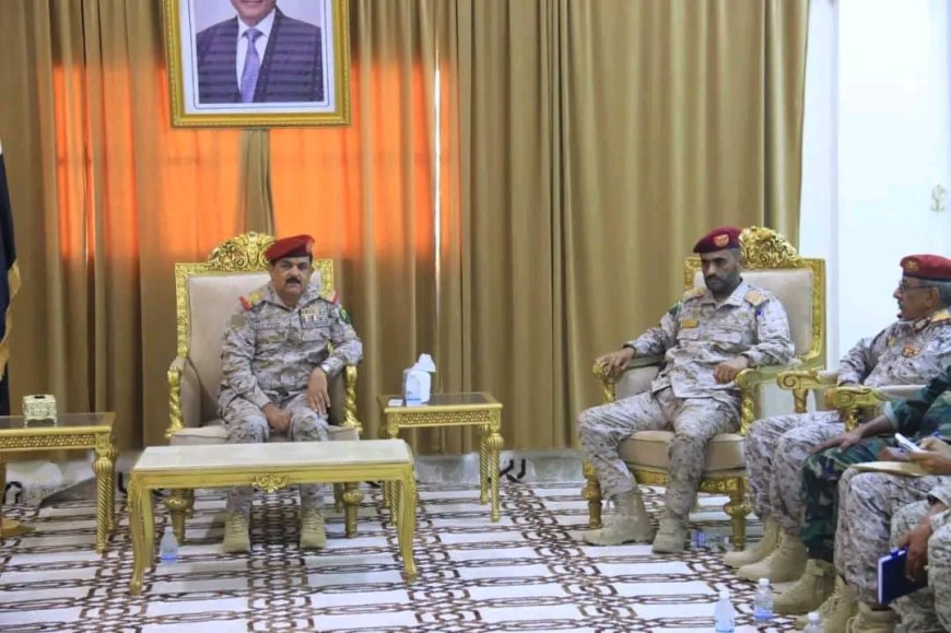 وزير الدفاع يشيد بجهود قوات محور الغيضة  
