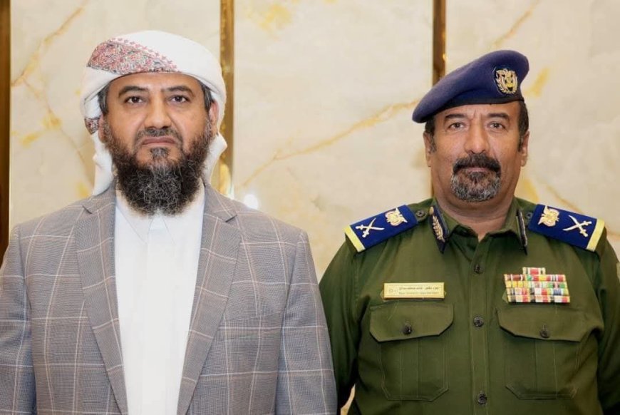 نائب رئيس مجلس القيادة الرئاسي أبو زرعة المحرمي يلتقي وكيل وزارة الداخلية اللواء عاطف لمناقشة دعم وتعزيز الجهود الأمنية