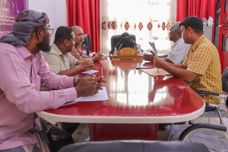 لجنة النزول لمدارس التعليم الأهلي والخاص تنفذ نزولاً على مدارس مديرية غيل باوزير وتطلع على مدى التزامهم بتخفيض الرسوم الدراسية
