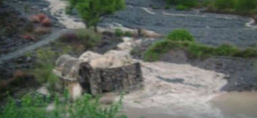 تعز.. وفاة مواطن وفقدان ابنته جراء سيول جارفة في جبل حبشي