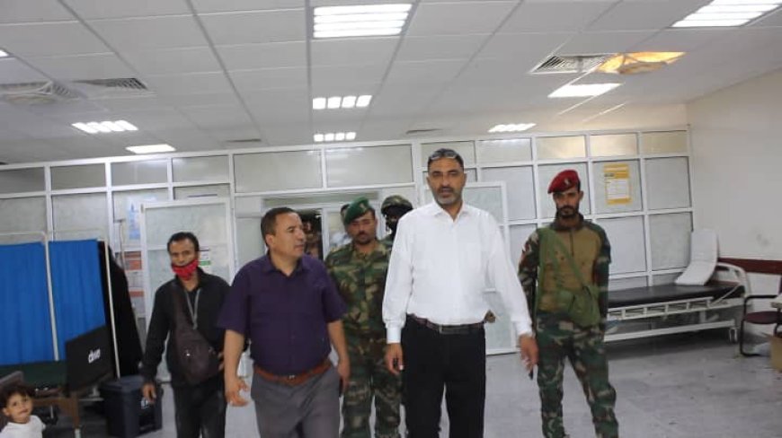 فريق التوجيه والرقابة الرئاسي وقيادة السلطة المحلية يزورون مستشفى الضالع المركزي