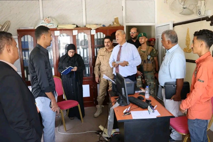 فريق التوجيه والرقابة الرئاسي يتفقد إدارات تنفيذية انتقالي حضرموت