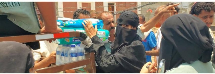 اتحاد الجمعيات والمؤسسات يقدم مساعدات إنسانية عاجلة للأسر المتضررة من السيول في عدن
