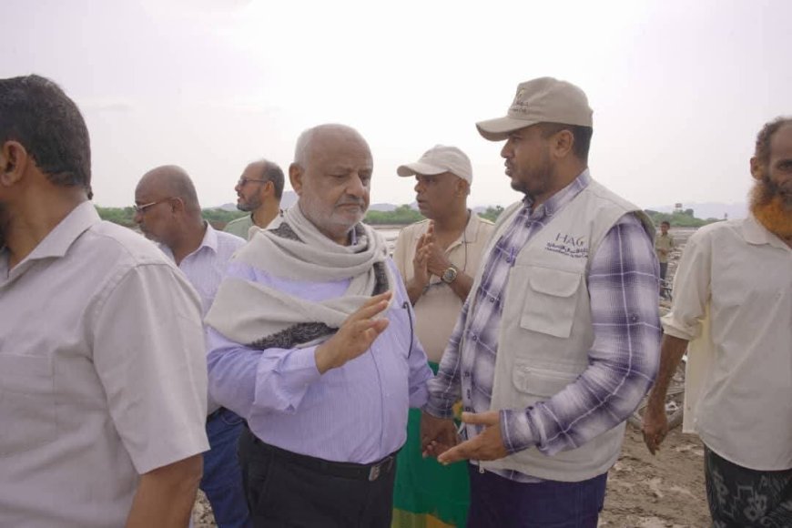 محافظ الحديدة وخلية الأعمال الإنسانية يتفقدان المناطق المتضررة من سيول وادي نخلة لتقييم الأضرار