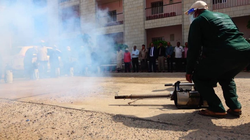 لحج.. تدشين حملة رش يرقات الأطوار المائية في مديريتي الحوطة وتبن لمكافحة نواقل الأمراض