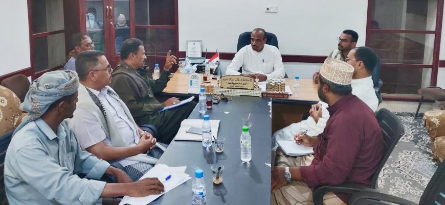 شبام.. اجتماع لجنة حصر أضرار الأمطار والسيول وتؤكد على سرعة استكمال التقارير وتقييم المباني السكنية بالمديرية