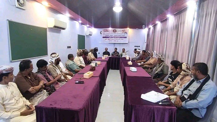 القيادة المحلية لانتقالي مكيراس تعقد اجتماعها الموسع للفصل الثاني وتجدّد الدعوة لتحرير المديرية