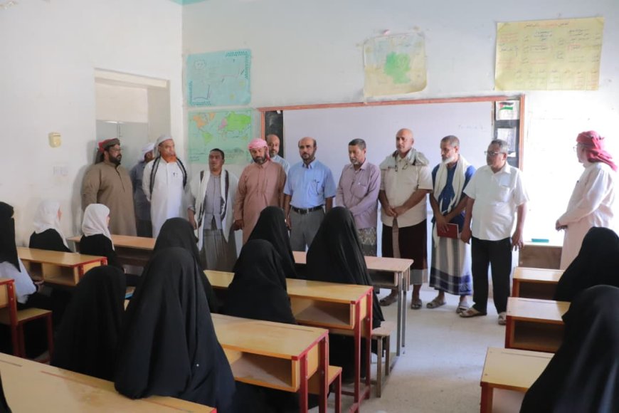 السلطة المحلية وإدارة التربية والتعليم بمديرية القطن يدشّنان العام الدراسي الجديد 2025-2026م