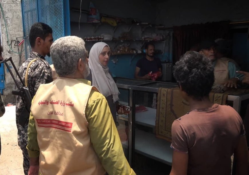 إغلاق مخبز مخالف في القلوعة بعدن بقرار فوري من وكيلة نيابة الصناعة والتجارة
