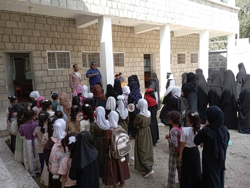 السلطة المحلية ومكتب التربية بيافع سرار يدشنان العام الدراسي الجديد بمجمع البنات التعليمي