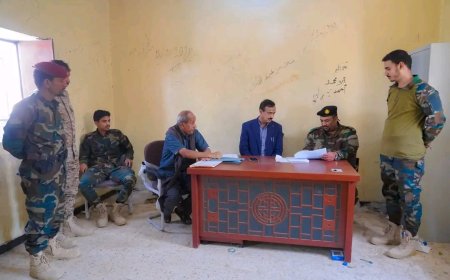 المحافظ بن الوزير يتفقد إجراءات استقبال المجندين الجدد لقوات دفاع شبوة ويشيد بمستوى التنظيم والانضباط