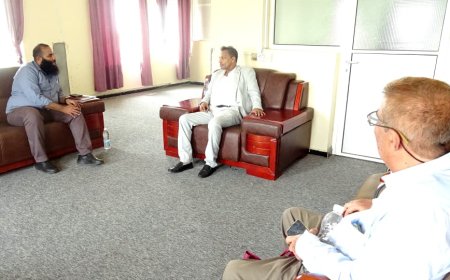 محافظ أبين يناقش مع فرع هيئة الأراضي خطط وبرامج العمل والاستثمار