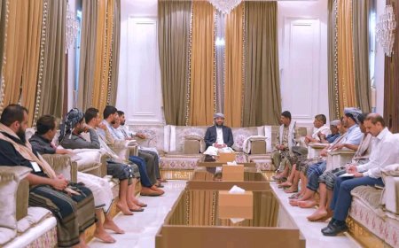 المحرّمي يعقد لقاءً بأسرة المختطف "عشال" وعدد من وجهاء الجعادنة لمناقشة مستجدات القضية