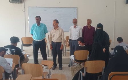 حلبوب يتفقد سير العملية الامتحانية في كلية العلوم الإدارية والمصرفية بجامعة لحج