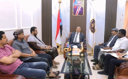 فريق التوجيه والرقابة الرئاسي يطلع على أنشطة وبرامج إعلام الانتقالي في محافظة المهرة