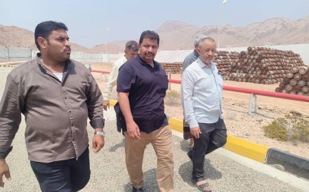 نائب المدير العام التنفيذي للشركة اليمنية للغاز ومرافقيه يزورون منشأة غاز بروم ويؤكد على تعزيز الإنتاج والسلامة المهنية