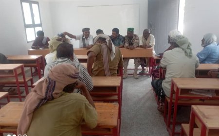 مدير عام أحور يترأس اجتماعاً مشتركاً مع الأجهزة الأمنية والعسكرية وعُقّال الحارات بشأن كهرباء أحور