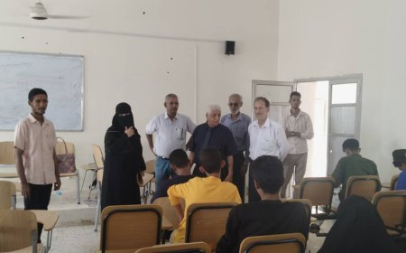 رئيس جامعة لحج يدشن امتحانات المفاضلة بكلية العلوم الإدارية والمصرفي للعام الجامعي 2025/2026م