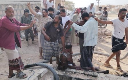 إنقاذ بطولي لعامل نظافة ومدير شبام يوجّه بالرعاية الصحية