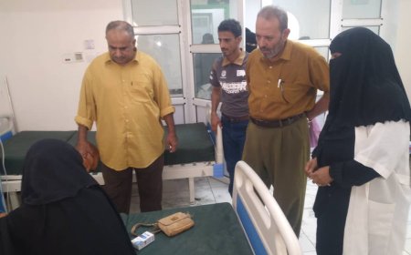 مدير عام صحة أبين يقوم بزيارة تفقدية لهيئة مستشفى الرازي ويناقش مع رئيس الهيئة تعزيز الخدمات الصحية