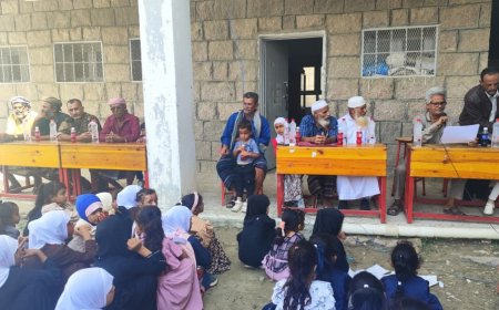 برعاية رجل الأعمال ثابت القسيمي بن علي.. مدرسة خولة بيافع رصد تكرّم المعلمين والمعلمات والطالبات الأوائل