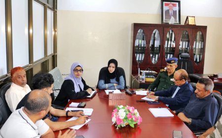 اجتماع بتعز يقر تنفيذ حملة ميدانية لإغلاق شركات الأدوية والصيدليات المخالفة