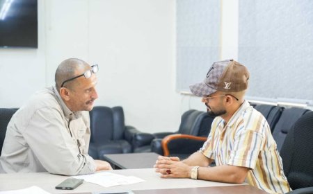 مدير صيرة يناقش مع مدير مؤسسة المياه بعدن وضع إمدادات المياه في المديرية