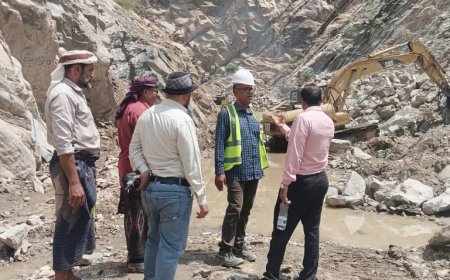 مدير عام سرار يافع يتفقد سير العمل بمشروع حاجز بين الواديين الممول من البنك الدولي