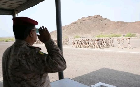 وزير الدفاع يشيد بجاهزية اللواء الثالث حزم في محور المندب