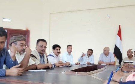 لجنة مكلفة من محافظ تعز تباشر نزولها الميداني إلى مديرية المخا لتقييم الوضع الايرادي 