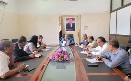 وكيل أول محافظة تعز يلتقي فريق التواصل الاستراتيجي والإعلامي بمكتب المبعوث الأممي