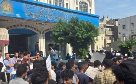 احتجاجات طلابية في تعز للمطالبة بتخفيض رسوم جامعة العلوم والتكنولوجيا
