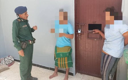 مدير إدارة حقوق الإنسان بشرطة شبوة يتفقد أوضاع النزلاء في إصلاحيات المحافظة 