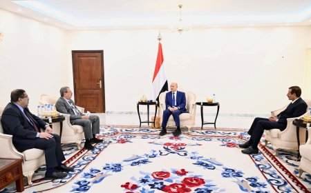 رئيس مجلس القيادة يشيد بدور السلطة القضائية في دعم برنامج الاصلاحات الشاملة