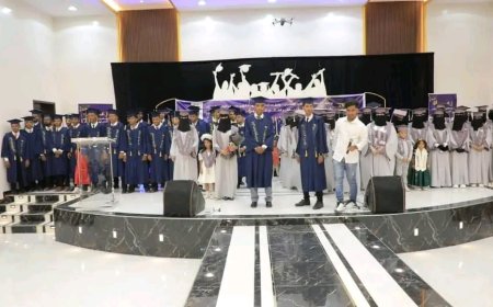 الوكيل العامري يشهد الحفل الختامي والتكريمي لمعهد د. أمين ناشر العالي للعلوم الصحية – فرع سيئون