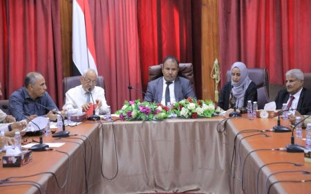 لجنة تصفية مشروع مرافق الصرف الصحي لمدينتي سيئون وتريم تعقد الاجتماع الرئيسي الخاص بحضور المقاولين