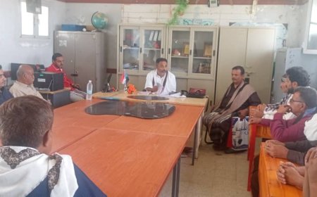 الأستاذ سمير الحيد رئيس القيادة المحلية لإنتقالي أبين يزور ثانوية العمري بيافع رصد ويشيد بإنجازاتها