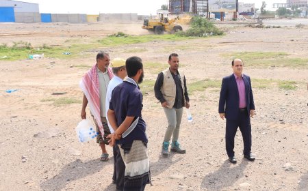مدير عام دارسعد يتابع سير العمل في مشروعي إنشاء محطة الضخ وخط الصرف الصحي الممتد من جولة القعيطي وصولا الى أحواض المعالج بالعريش