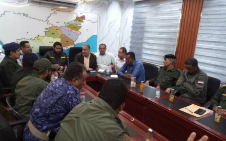 مدير أمن لحج يستقبل فريق التوجيه والرقابة الرئاسي برئاسة الربيزي ورئيس انتقالي المحافظة لتلمّس أوضاعها الأمنية والخدمية