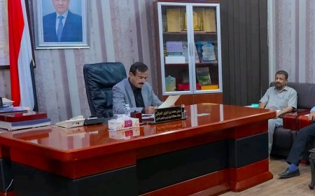 المحافظ بن الوزير يناقش مع جمعية رعاية المعاقين آليات تنفيذ مشروع توزيع الكراسي المتحركة